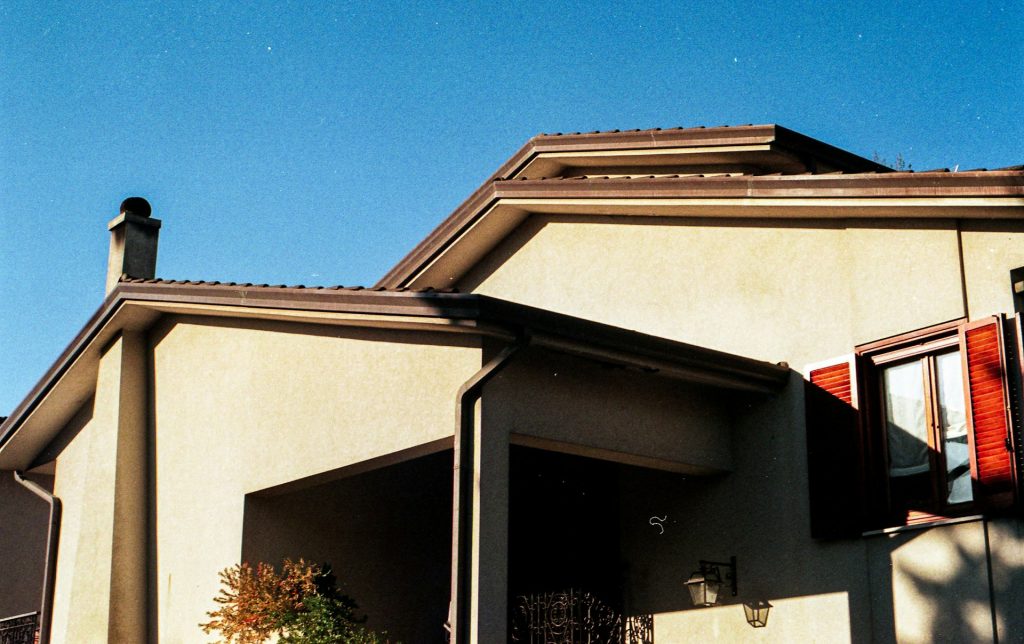 roof gutter